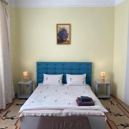 Den Apart On Rynok Square Lviv Exterior foto