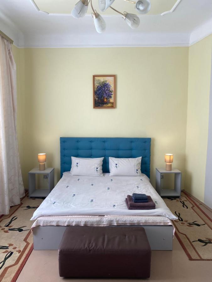 Den Apart On Rynok Square Lviv Exterior foto